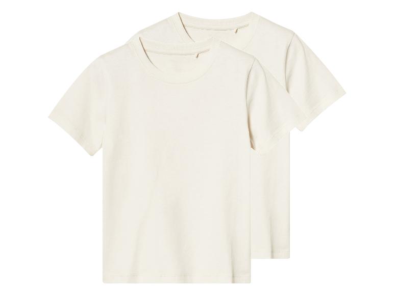 Twee witte T-shirts met korte mouwen.