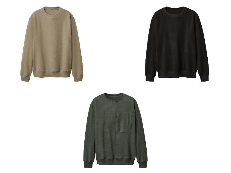 Drie fleecetruien in beige, zwart en groen, één met zak.