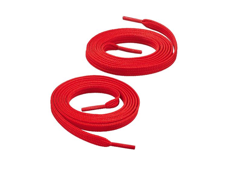 Twee rode veters opgerold in cirkels op een witte achtergrond.