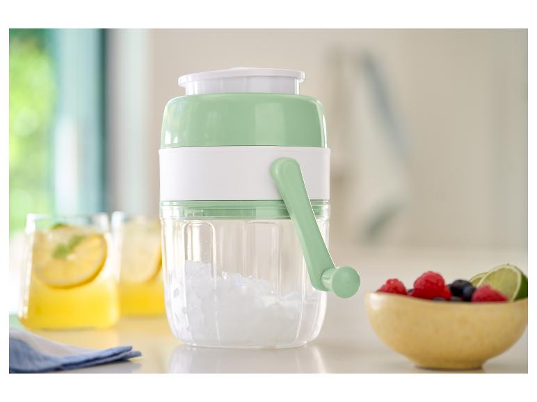 Handmatige ijsbreker, verfrissende dranken en fruit.