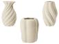 Drie beige vazen met gedraaide en golvende texturen