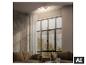 Moderne plafondlamp met LED-verlichting in een woonkamer met bruine bank en raam.