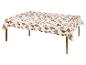 Tafelkleed met herfstbladerenpatroon op een houten tafel