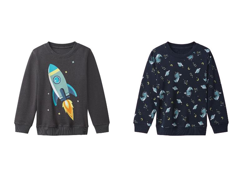 Twee kindertruien met ruimtethema.