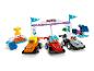Lego Duplo Formule 1 racebaan set met drie raceauto's, finishlijn en trofee.