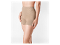 Beige high-waisted corrigerende shorty.