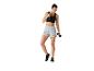 Sport shorts en dumbbells: dames sportkleding.