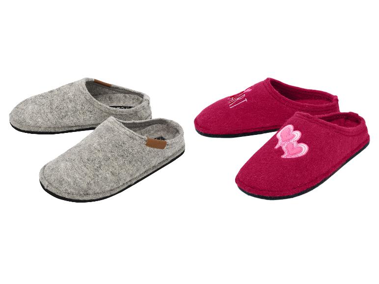Grijze en fuchsia vilten pantoffels met hartjes en tekst