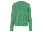 Groene gebreide trui met opengewerkte details.