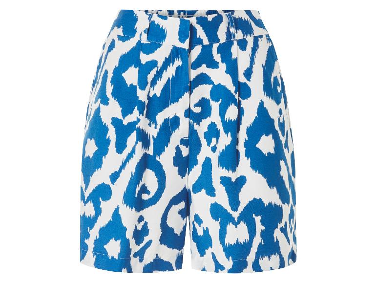 Blauwe shorts met luipaardprint.