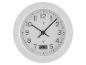 Witte wandklok met digitaal temperatuurdisplay.
