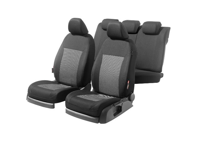 Zwarte autostoelen met grijze details.