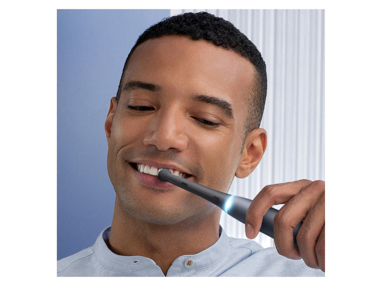 Ga naar volledige schermweergave: Oral-B Elektrische tandenborstel iO Series 7 - afbeelding 17