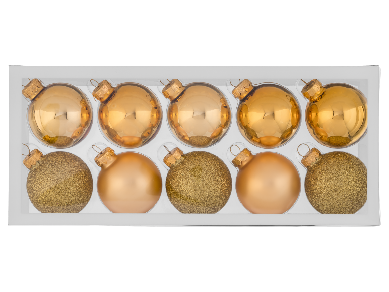 Tien gouden kerstballen in een doos, vijf glanzend en vijf glitterend.
