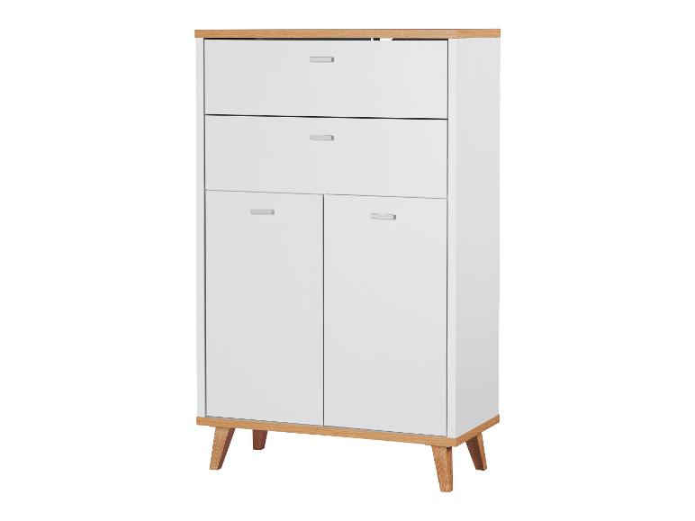 Witte kast met twee deuren en twee lades op houten poten.