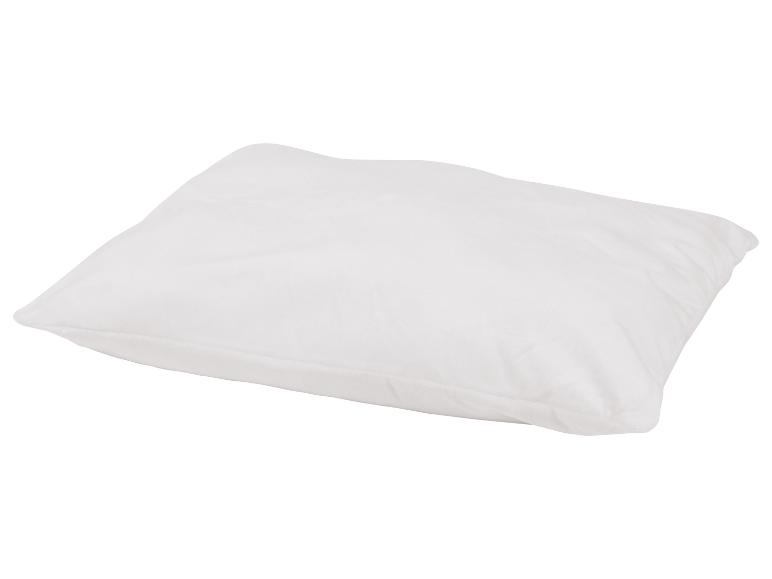 Een wit kussen op een witte achtergrond.