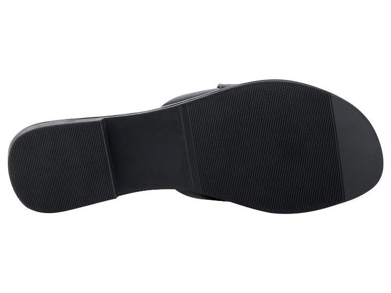 Zwarte zool van sandalen.