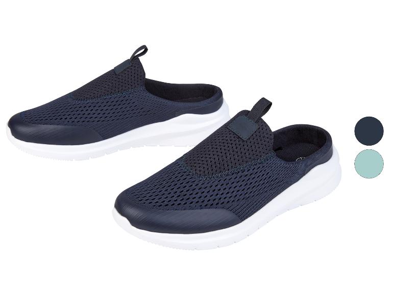 Donkerblauwe zomerse sportschoenen, mulestijl.