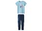 Tweedelige pyjama met lichtblauw Stitch en Angel T-shirt en donkerblauwe broek met 'FAMILY'-tekst.