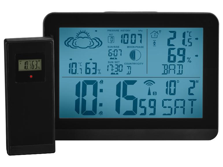 Digitale weerstation met buitensensor, toont tijd, datum, temperatuur, luchtvochtigheid en luchtdruk.