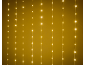 Gouden LED-lichtsnoeren op een gele achtergrond, perfect voor feestelijke decoraties.