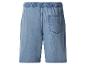 Lichtblauwe denim shorts met elastische tailleband en één achterzak.