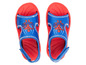 Rode sandalen met Spiderman-print voor kinderen.