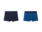 Twee boxershorts, een met een donkerblauwe print en een effen donkerblauwe.