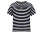Een gestreept T-shirt met korte mouwen en knopen.