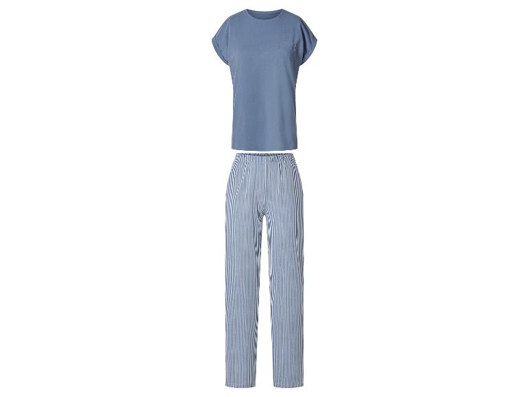 Blauw T-shirt en blauw-wit gestreepte pyjamabroek.