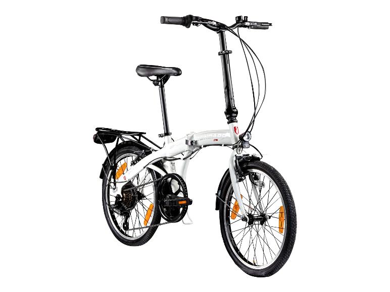 Witte vouwfiets met zwart zadel, stuur en wielen, voorzien van een bagagedrager achter.