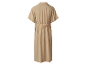 Beige zomerjurk met korte mouwen.