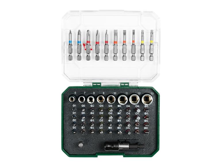 Een gereedschapsset met schroevendraaiers, bits en dopjes.