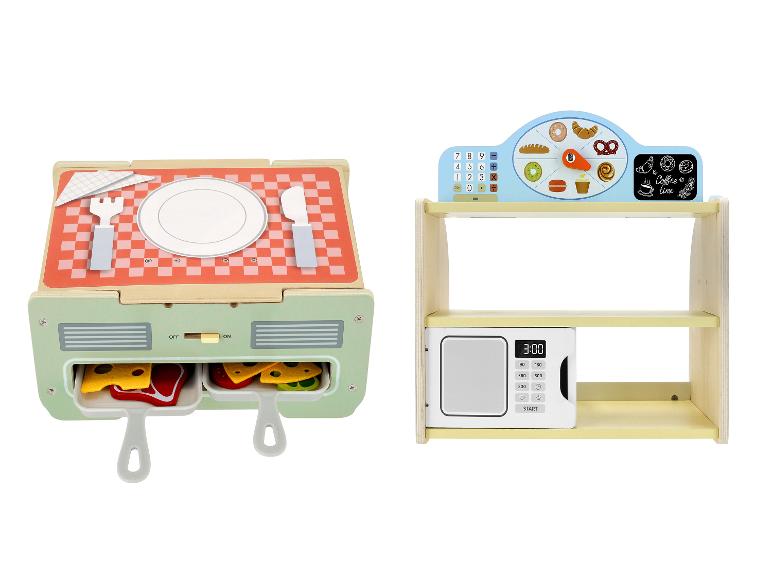 Houten speelgoedbroodrooster met eten en een houten speelgoedmagnetron met een bakkerijtoog.