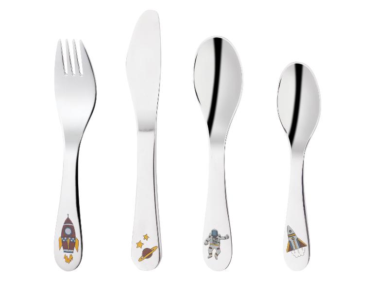 Een vork, een mes en twee lepels met ruimtevaartthema.