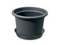 Een donkergrijze plastic plantenpot met een schotel.