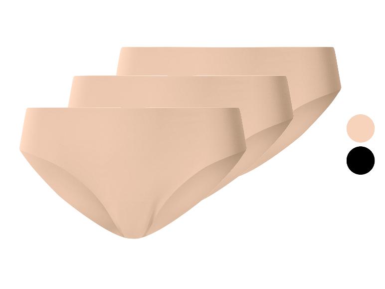 Drie huidkleurige damesonderbroeken met kleurstalen