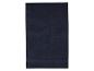 Donkerblauwe effen badhanddoek met een decoratieve band aan de onderkant