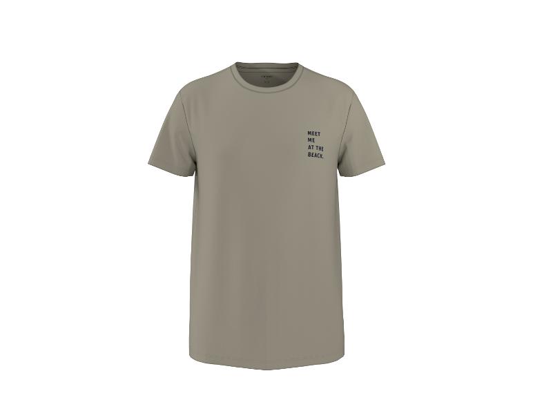 Kaki T-shirt met de tekst 'MEET ME AT THE BEACH' op de linkerschouder.