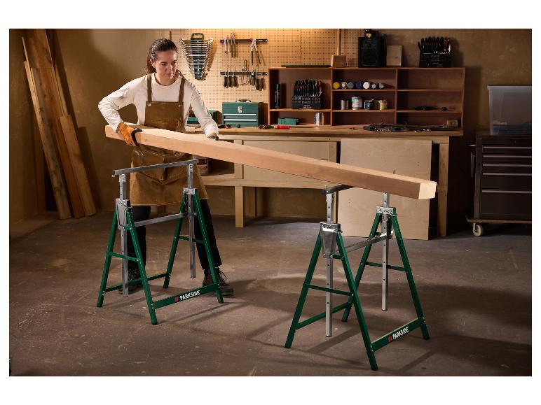 PARKSIDE® in hoogte verstelbare schraag in een werkplaats met een houten balk.