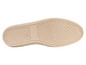 De zool van een beige espadrille.