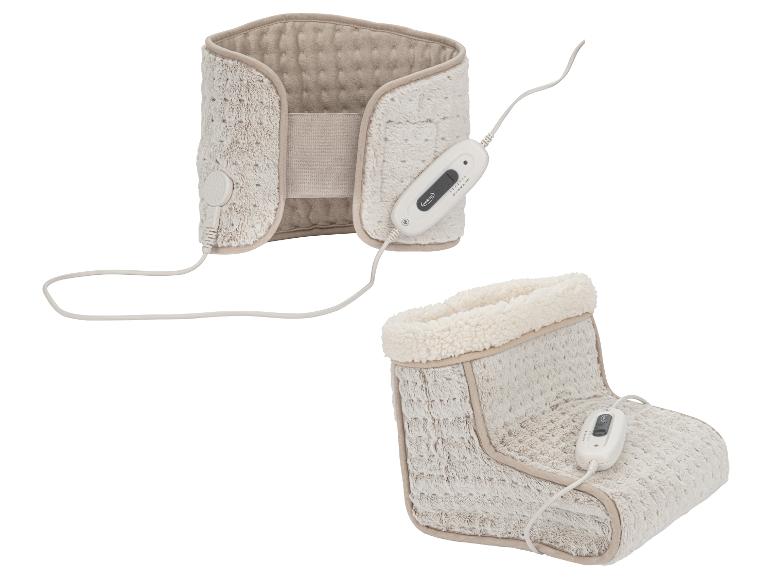 Elektrisch verwarmingskussen en pluche voetwarmer, beide in beige.