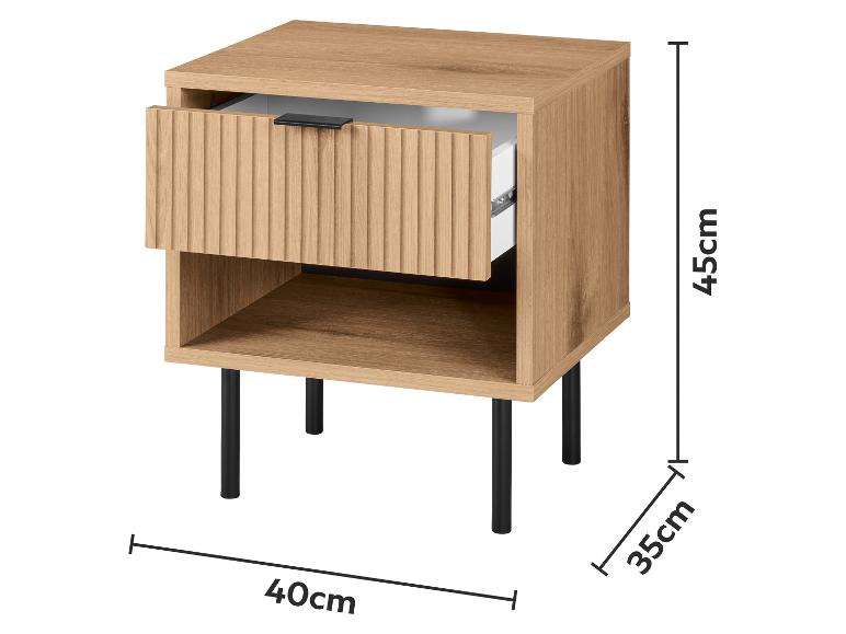 Licht houten nachtkastje met lade, open plank en zwarte poten, afmetingen 45x40x35cm.