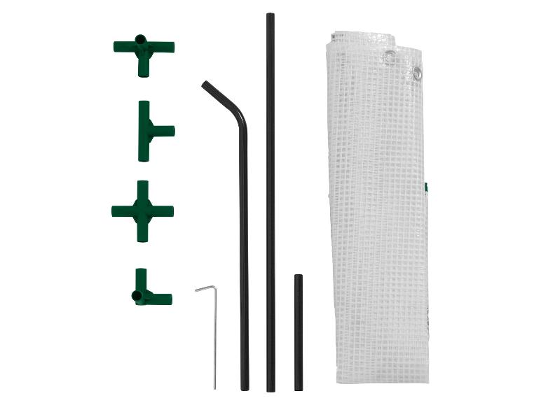 Groene kasframeonderdelen en witte netoverkapping