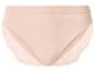 Lichtroze dames slip met kanten rand aan de zijkanten.
