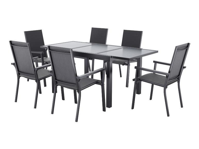 Tuineetset met uitschuifbare tafel en zes donkergrijze stoelen.