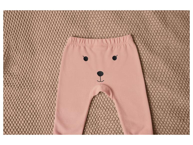 Roze babybroek met een schattig beertje