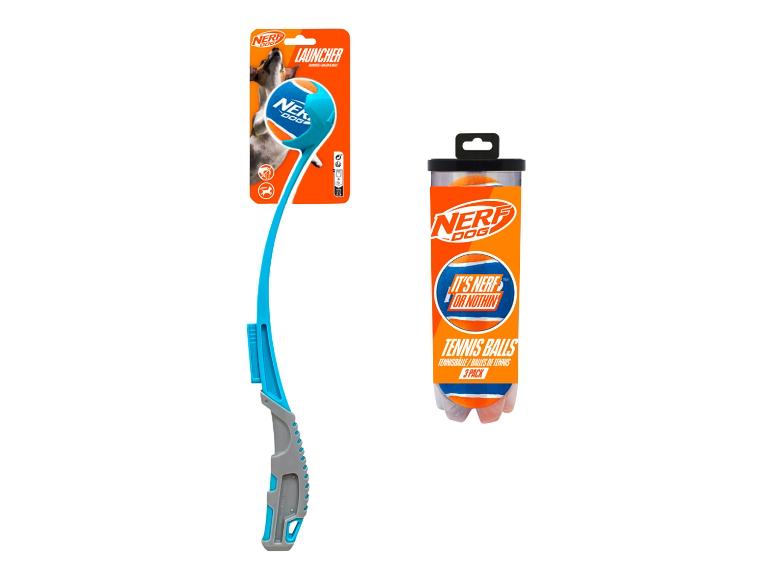 Blauwe ballenwerper en verpakking oranje tennisballen voor honden.