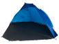 Blauwe strandtent met zwarte onderkant, open aan de voorkant