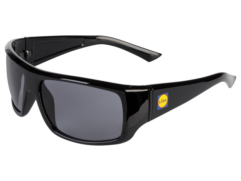 Zwarte zonnebril van Lidl met donkergrijze glazen.